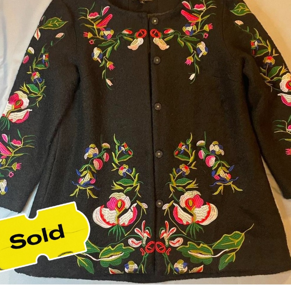 Elegant Vintage Embroidered Floral Black Jacket.
Size XL - Picture 2 of 15